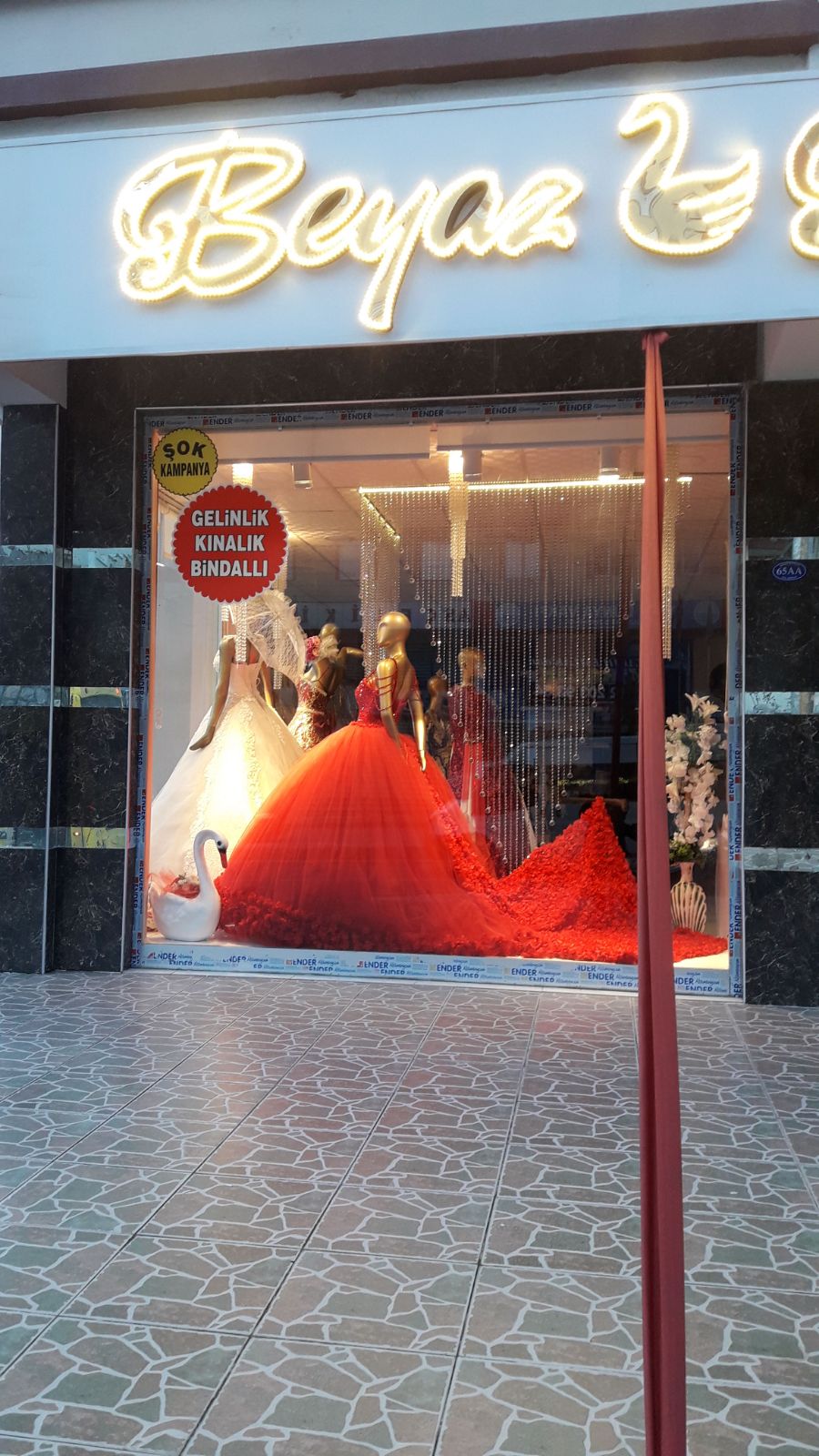 Beyaz Kuğu moda