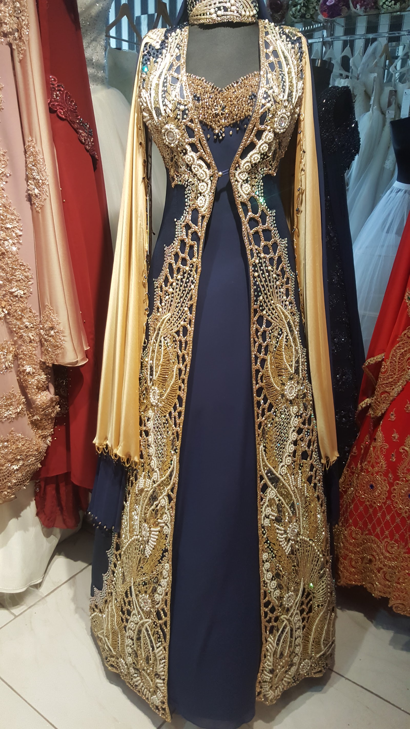 Roza modaevi